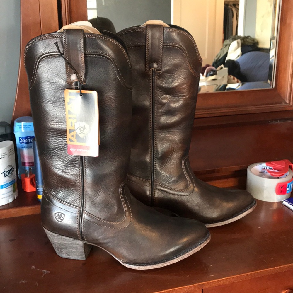 Ariat boots size 9.5